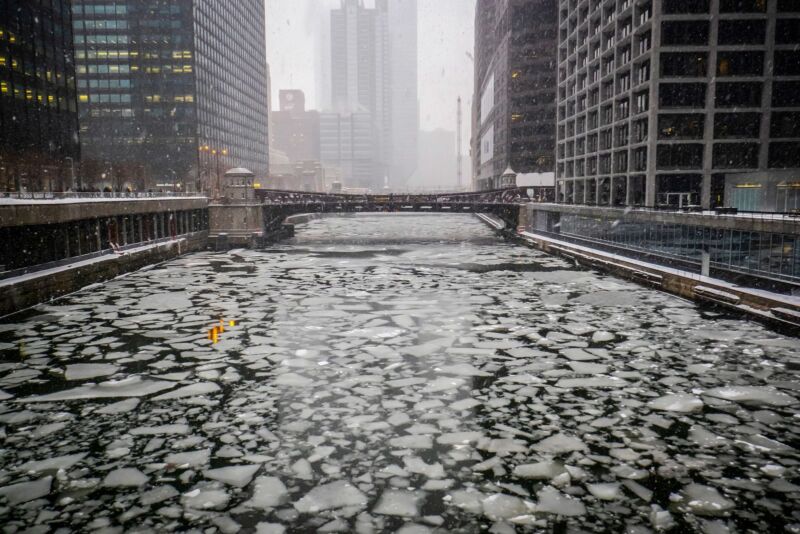 An icy Chicago River is seen from Adams Street on January 28.Rich Hein/Chicago Sun-Times via AP