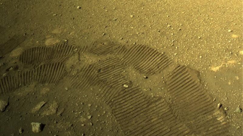 NASA: Εντυπωσιακές εικόνες από τα πρώτα μέτρα του Perseverance στον Άρη